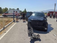 Lüks Ciple Çarpisan Motosikletteki 1 Kisi Öldü, 1 Kisi Yaralandi