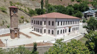 Maden Ilçesi 15 Tescilli Yapisi Ile Dikkat Çekiyor