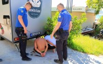 Sivil Polise Nester Ve Av Baltasi Ile Direnen Gençler, Ters Kelepçe Ile Gözaltina Alindi
