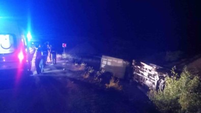 Tunceli'de Isçileri Tasiyan Minibüs Devrildi Açiklamasi 12 Yarali