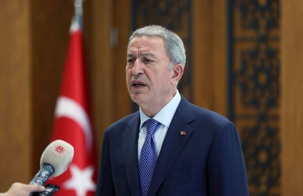 Hulusi Akar'dan CHP'li Tan'a salvolar! 'Pasaportu'nun rengini bekliyoruz!'