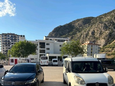 Amasya'da Hafif Ticari Araçtan 15 Göçmen Çikti