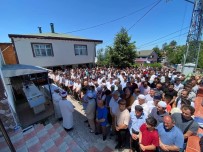 Edirne'deki Trafik Kazasinda Hayatini Kaybeden Baba, Ogul Ve Yegen Topraga Verildi Haberi