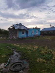 Kars'ta Siddetli Rüzgar Çatilari Uçurdu