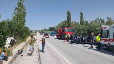 Sivas'ta Otomobil Ile Pikap Çarpisti Açiklamasi 1 Ölü 5 Yarali