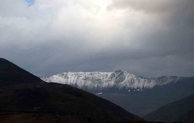 Temmuz Ayinda Kar Yagdi