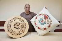 Bagcilar'da 52 Yasindaki Kadinin Hobi Olarak Basladigi Ahsap Yakma Sanati Gelir Kapisi Oldu