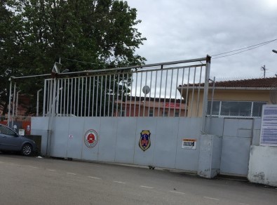 Cezaevinde Kendini Asan Mahkum Kurtarilamadi