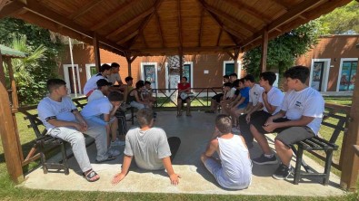 Efeler Gençlik Kampi, Gençleri Agirladi