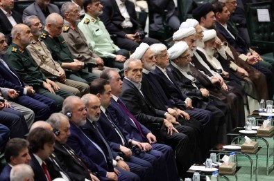Iran'in Yeni Cumhurbaskani Pezeskiyan Yemin Ederek Görevine Basladi