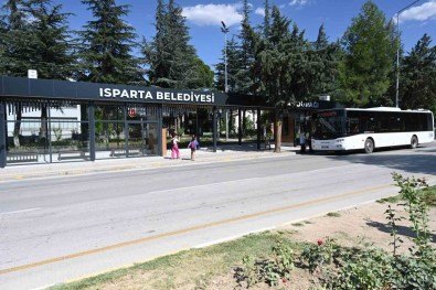 Isparta'da Otobüs Duraklari Modern Hale Getiriliyor