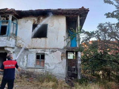 Metruk Evde Çikan Yangin Söndürüldü