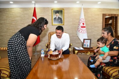 Vali Tekbiyikoglu'ndan Özel Çocuga Sürpriz Dogum Günü