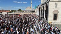 Binlerce Konyali Sehit Ismail Heniye Için Giyabi Cenaze Namazinda Bulustu