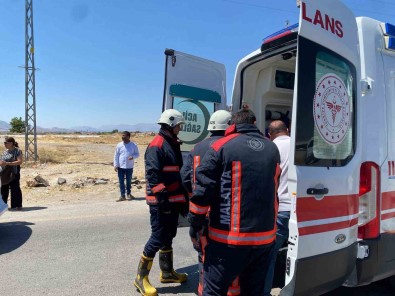 Kamyonet Ile Otomobil Çarpisti Açiklamasi 3 Yarali