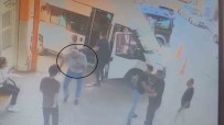 Yolcu, Minibüs Soförünün Kulagini Isirarak Kopartti