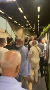 Bursa'da Saganak Yagis Metro Seferlerini De Durdurdu, Raylar Selaleye Döndü