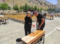 Köy Okulu Ögretmenleri Tatil Degil, Okullarindaki Eksikleri Gidermeyi Tercih Etti Haberi