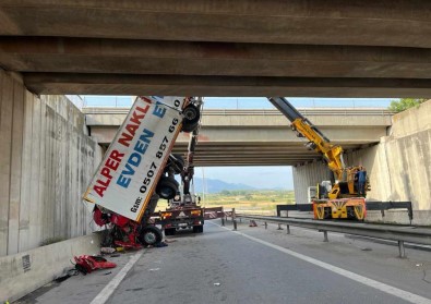 Osmaniye'de Kamyon Köprüden Düstü Açiklamasi 1 Ölü