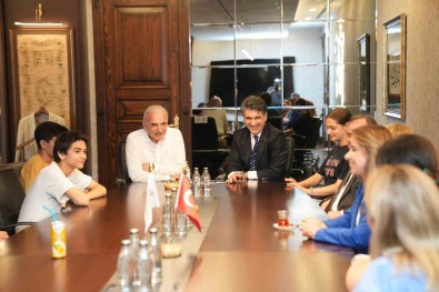 Ümraniyeli 3 Ögrenci LGS'de Birinci Oldu