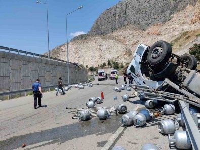 Amasya'da Tüp Yüklü Kamyon Devrildi Açiklamasi 1 Agir Yarali