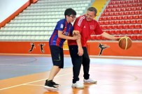 Kars Valisi Polat, Gençlerle Bulustu, Voleybol Oynadi Haberi