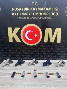 Mardin'de 5 Adet Tabanca Ve Uyusturucu Ele Geçirildi