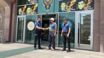 Son Anda Polisler Sayesinde Dolandirilmaktan Kurtuldu Haberi