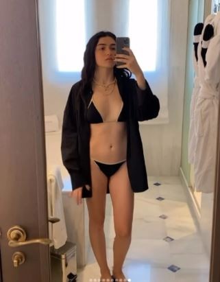 Minik bikinisine yorum yağdı