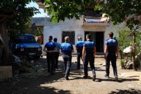 Çöp Evden 42 Kamyon Çöp Çikardi