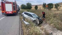 Otomobil Su Kanalina Düstü, Sürücü Yaralandi