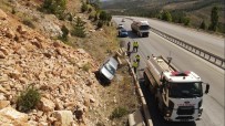 Burdur-Antalya Yolunda Kaza Açiklamasi Kontrolden Çikan Otomobil Bariyeri Asip Kayaliklara Çarpti Haberi