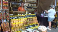 Festivalde Ürünlerini Tanittilar