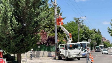 5'Inci Kattan Düsmüstü, Hastanede Hayatini Kaybetti