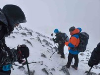 Agri Dagi'nda Zorlu Zirve Tirmanisi Tamamlandi