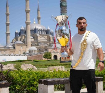 Baspehlivan Zeybek, Altin Kemerin Ebedi Sahibi Olmayi Hedefliyor