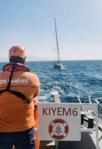 Kargi Adasi Önünde Arizalanan Ve Sürüklenen Tekneyi KIYEM Ekipleri Kurtardi