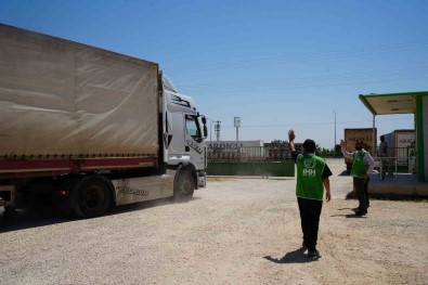 Kilis'ten, Sudan'a 3 Tir Yardim Gönderildi