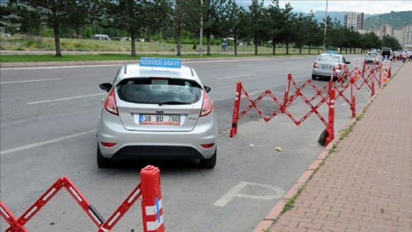 Ehliyet alacaklar dikkat! Direksiyon sınavında yeni düzenleme yolda