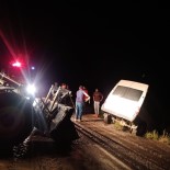 Özalp'ta Sele Kapilan Minibüs Devrildi Açiklamasi 3 Yarali