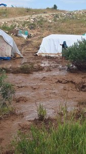 Tunceli'de Saganak Nedeni Ile Yaylacilarin Çadirlarini Su Basti