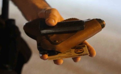 Kurusiki Tabancayla Yakalanan Sahis Gözaltina Alindi