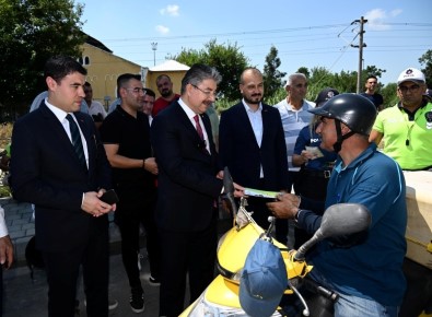 Osmaniye'de 'Ceza Yok, Kask Var' Mottosuyla Motor Sürücülerine Kask Dagitildi