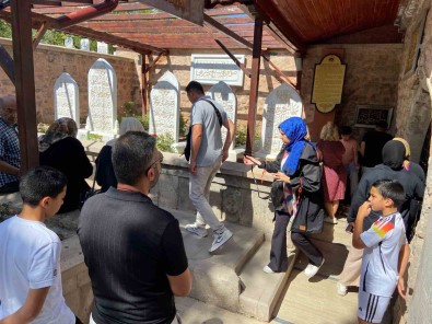 Somuncu Baba Türbesi Ve Çilehanesi Ziyaretçilerini Agirliyor