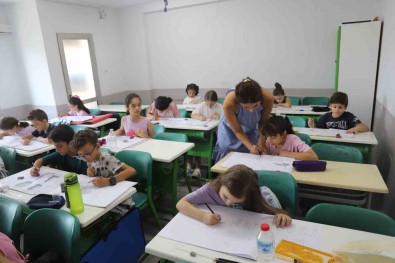 Turgutlu Belediyesinin Kültür Kurslariyla Eglenerek Ögrenmenin Keyfi Yasaniyor