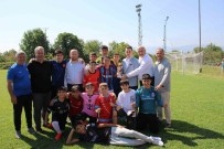 Yaz Kur'an Kursu Futbol Turnuvasinda Kupalarini Aldilar