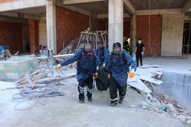 Amasya'da Insaatta Ceset Bulundu Açiklamasi Ekipler Cesedi Oksijen Maskesi Takarak Çikardi