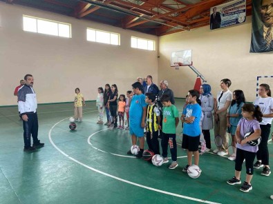Arpaçayli Çocuklar Yaz Tatilini Spor Yaparak Geçiriyor