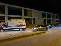 Bekçilik Yaptigi Insaattan Düserek Yaralandi