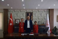 Bilecikli Sporcular Madalyalariyla Il Müdürü Yasin Özdemir'i Ziyaret Etti Haberi
